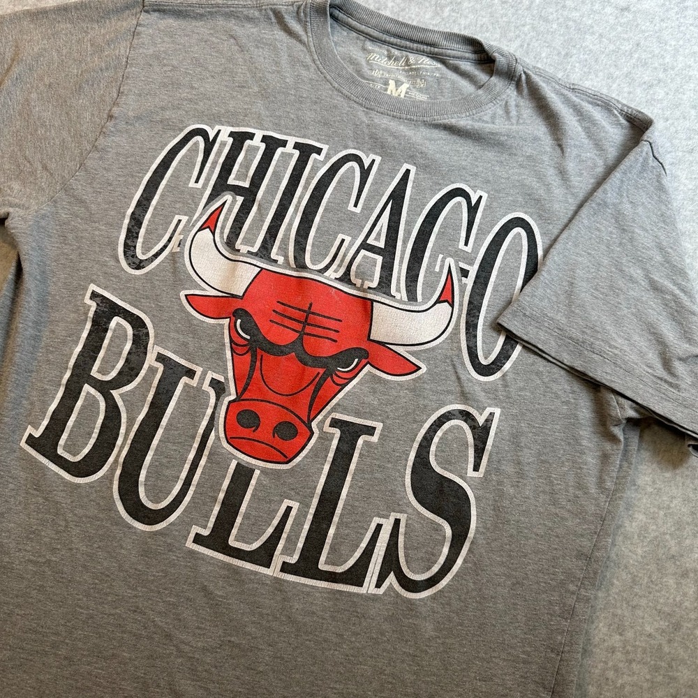 Mitchell & Ness Chicago Bulls T Shirt Mens Medium Gray Big Logo 100% Cotton NBA
